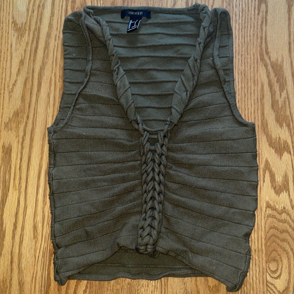 Forever 21 tank top with cut out down front middle